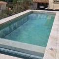Carrelage piscine et terrasse extérieure en pierre d’Egypte à Ventabren