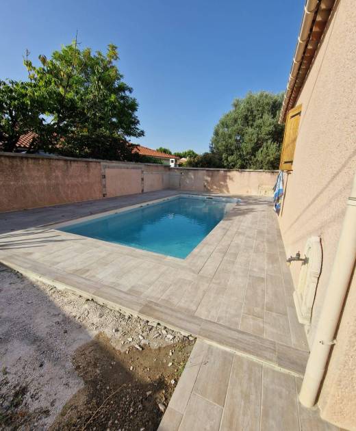 piscine dalle caniveau à fente